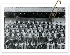 1906年旧制中学第1回卒業記念写真イメージ