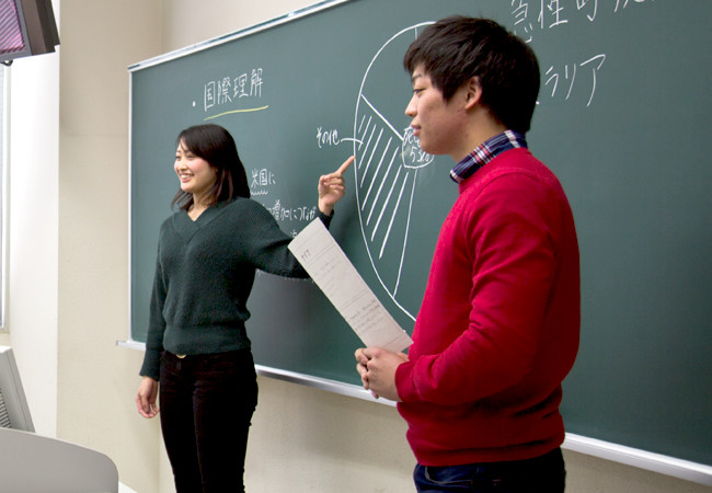 研究科での学び ‐STUDY‐ 3つのコースを中心とした多様な科目展開と、「教職専門研修」での実践的な学び