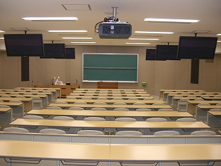 末川記念会館講義室