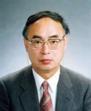 経済学部名誉教授 川本 和良 プロフィール写真