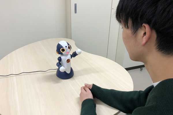 Peg対話ロボット