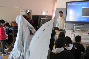 草津天文研究会による４年生の授業「プラネタリウム体験と星の話」