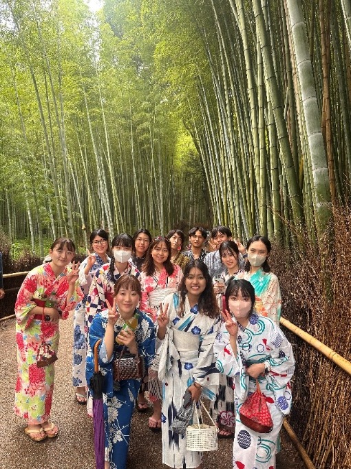異文化交流助成金　2023OIC浴衣で京都巡りin嵐山2