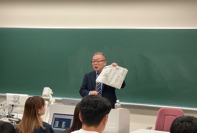 日本経済新聞社による出前授業「ニュースの読み方」を実施しました。