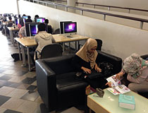 インドネシア大学 中央図書館にあるオープンパソコンルーム