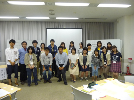 講師の田中氏と参加した学生たち