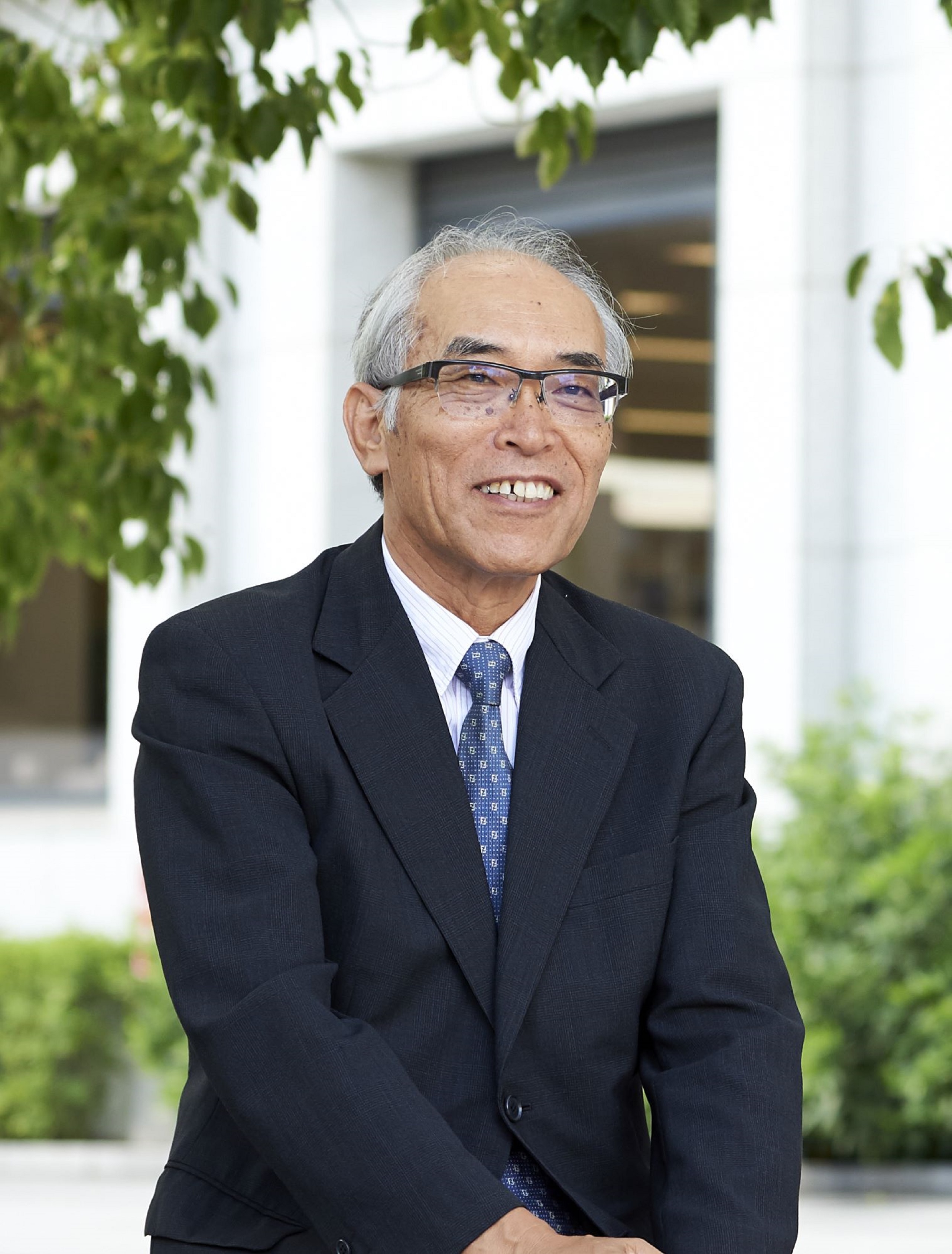 立命館小学校 校長 成山 治彦