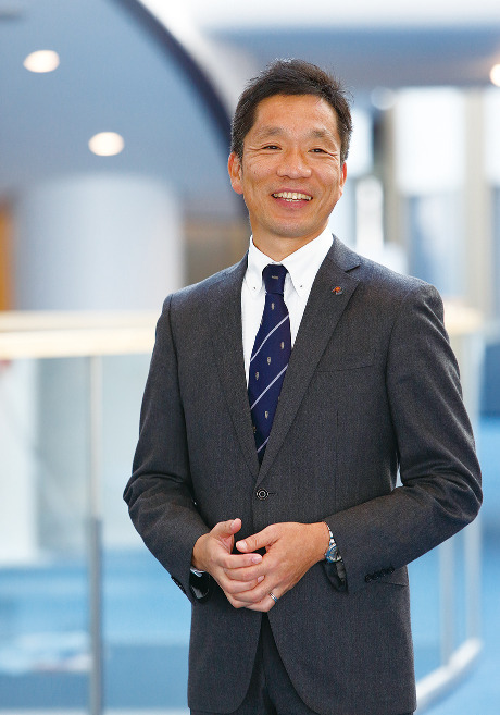 立命館小学校 学校長 長谷川 昭
