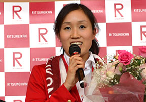 ロンドンオリンピック　シンクロナイズドスイミング　チーム・デュエット日本代表　小林千紗さん（2010年経済学部卒）