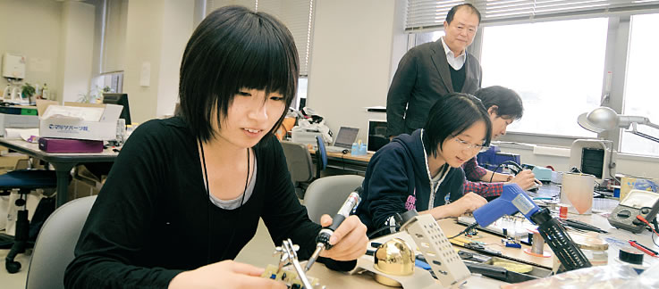 電子情報工学科