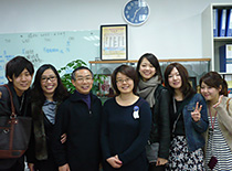 東呉大学国際センター職員と記念写真