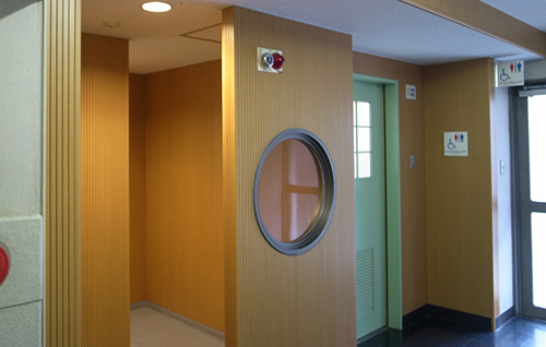 写真5-6-6 改善された学生会館のトイレ