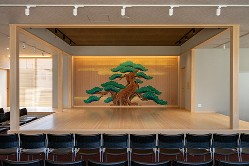 写真w-7 多目的に利用できるNoh(能)-Theater