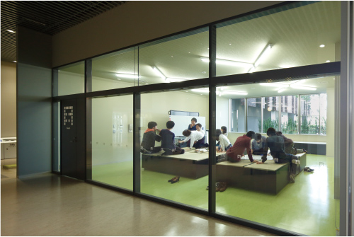 写真4-4-8 Room(1〜8)の利用の様子