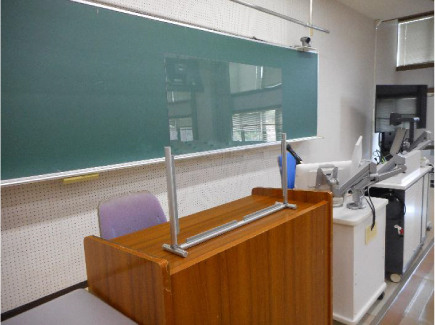 A transparent sheet to prevent droplet infection installed in front of the faculty’s desk in all classrooms