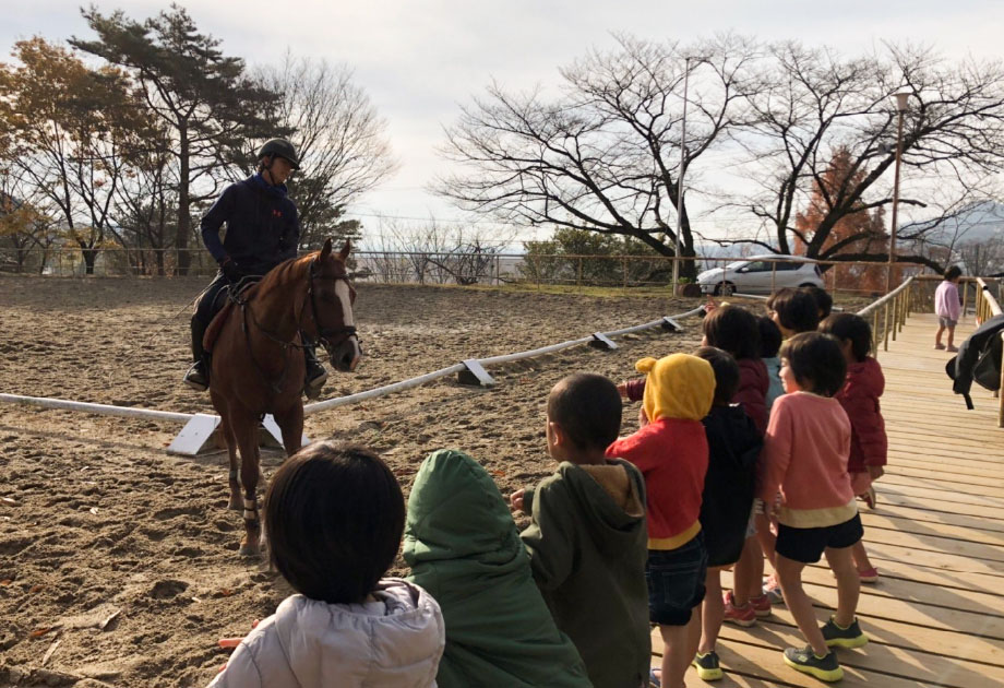 [写真]馬術部によるデモンストレーション