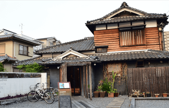 百花の店内イメージ01