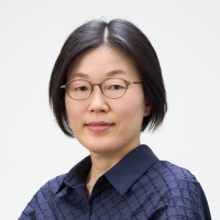 越山　友美 教授