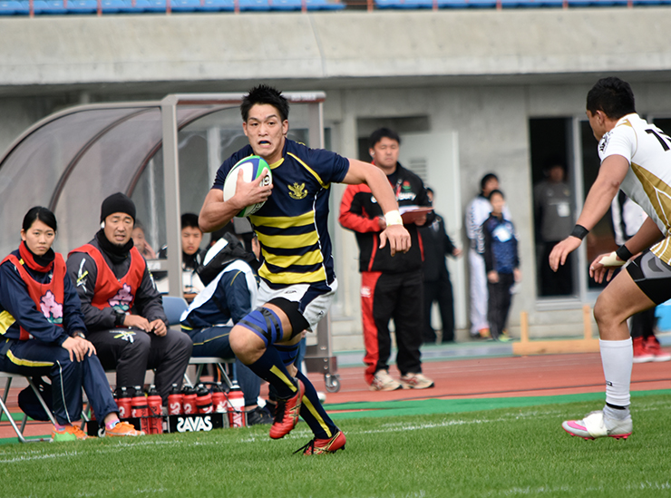 サイドラインを駆け上がるキャプテン小原選手