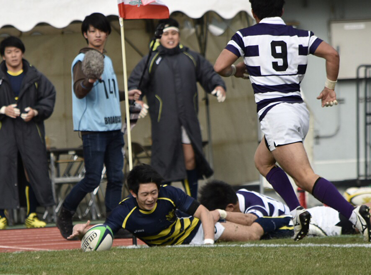 反撃のトライを決めるWTB山口選手