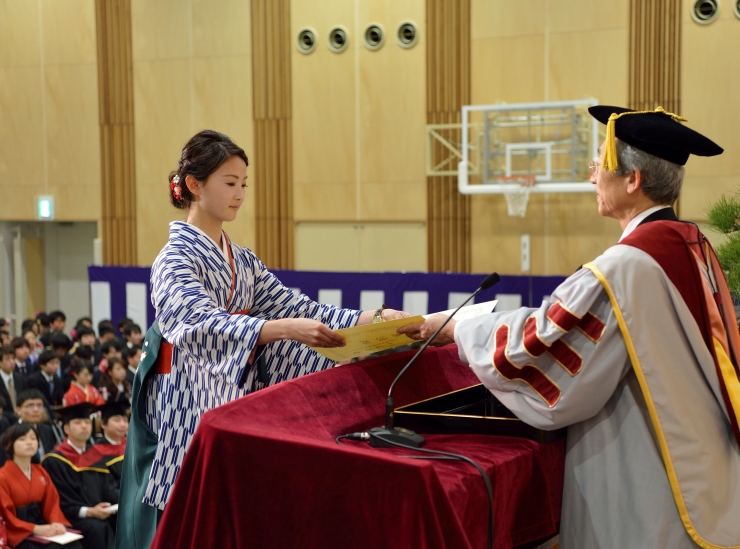 学長表彰を受賞した一谷奈歩さん(産業社会学部)