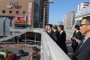 2階より東口ロータリーを視察