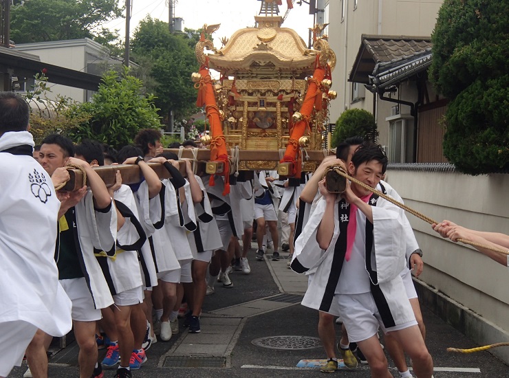 だんだん表情が険しくなってきました