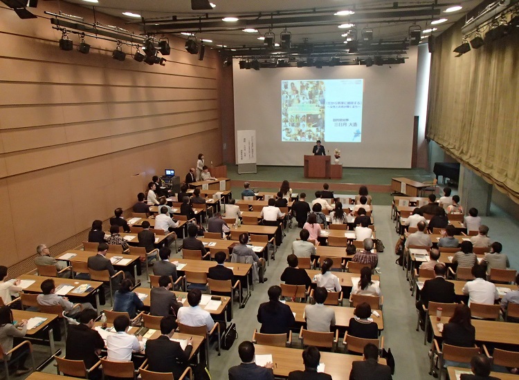 多くの市民・学生が聴講した