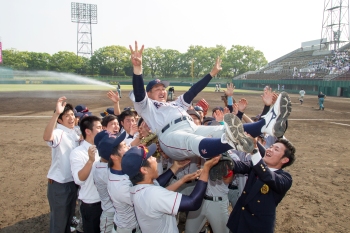 宙を舞う後藤監督