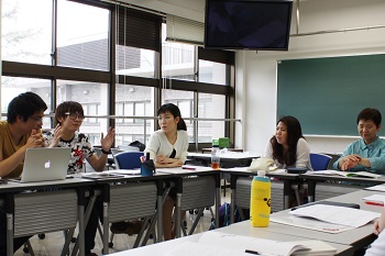 学部や回生、出身国・地域などもさまざま