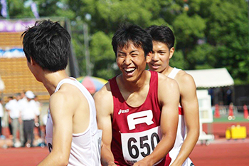 世界でも活躍する鍵本選手。110mHで見事優勝。