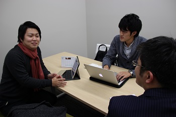企画についてPLの代表者が話し合っている様子