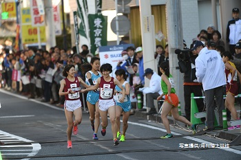 3区でトップとなり、4区へのタスキリレー