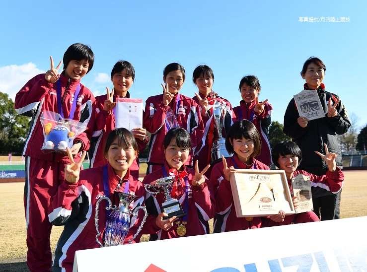 優勝して笑顔あふれる出場選手たち