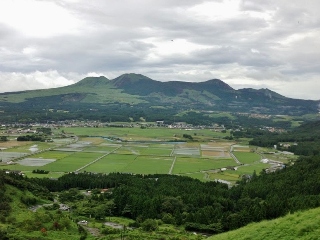 阿蘇を臨む雄大な景色