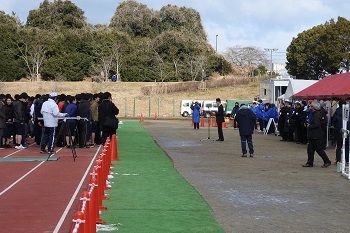 ご挨拶される山本芳一草津市副市長