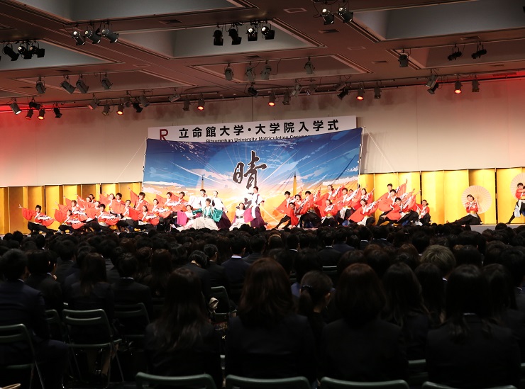 おどりっつによるパフォーマンス