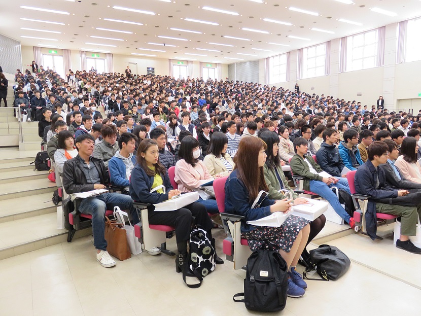 経済学部新入生オリエンテーション　スタート