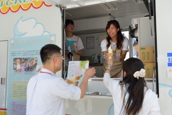 学生と企業が産学連携「茨木ご当地ソフトクリームプロジェクト」（協力：日世株式会社）