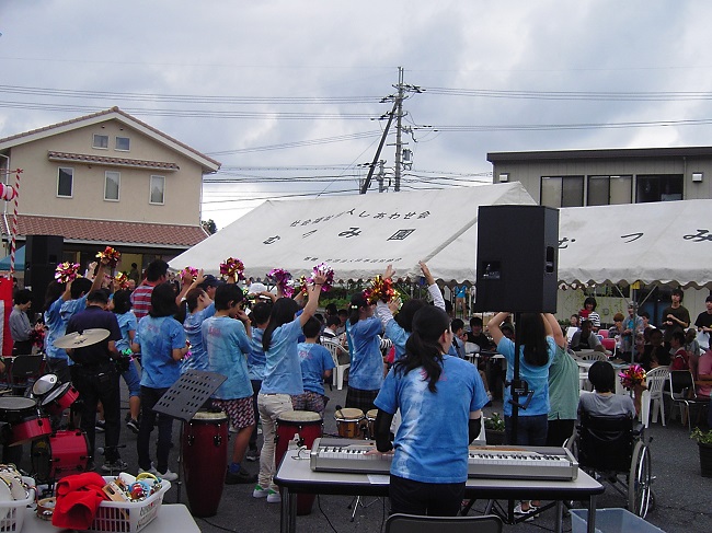 高野ゼミで福祉施設へボランティアに行ってきました