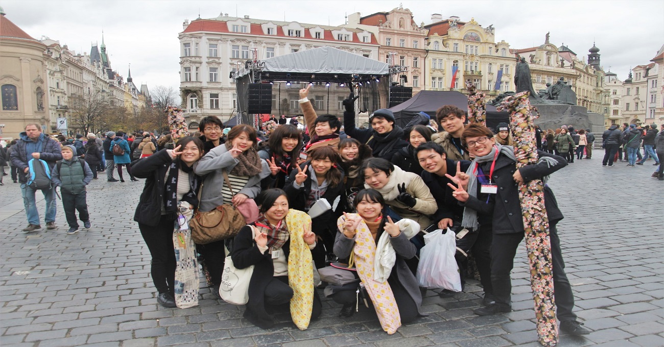 カラーガードサークルLUSTERがチェコ・プラハで海外公演～第42回ジャパンウィーク2017～