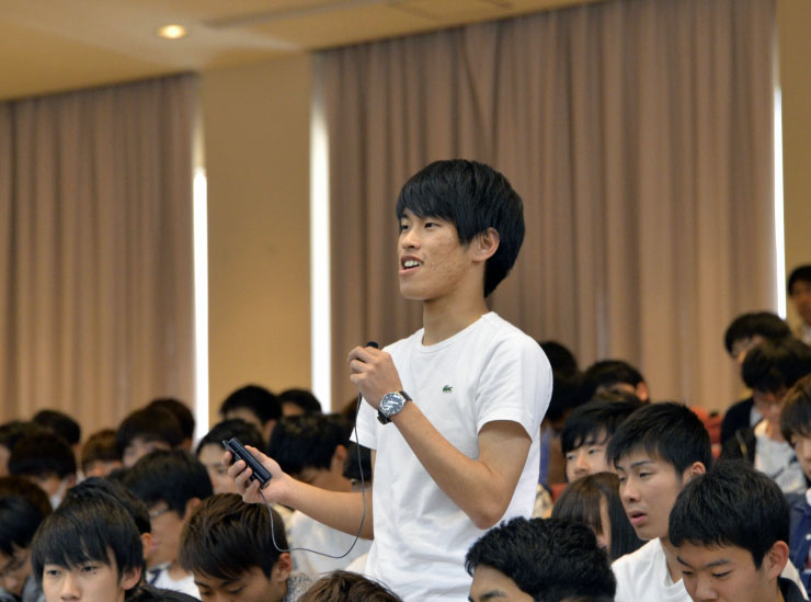 学生からの質問に、池上氏から「ポイントをつかむ質問」とコメントも。
