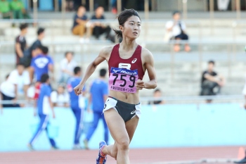 女子800mでインカレ初優勝の塩見綾乃選手