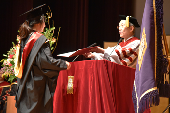 卒業証書・学位記、修士・専門職学位記授与