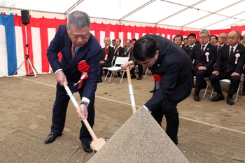 左：分林保弘氏、右：森島朋三理事長