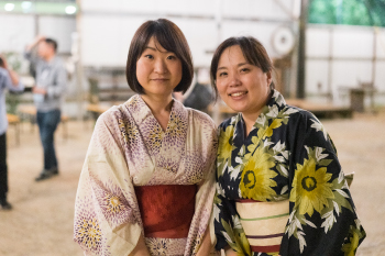 食マネジメント学部の野中朋美准教授（左）、鎌谷かおる准教授（右）