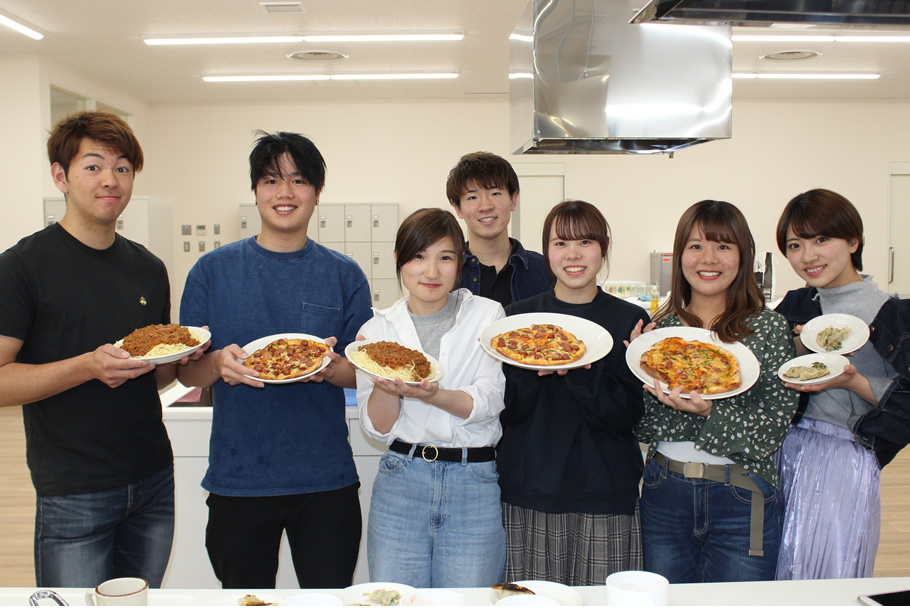 食マネジメント学部正課・課外活動オリター団特別企画「Yummy!!!」を準備中！