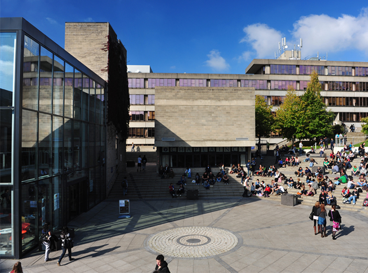 イーストアングリア大学のキャンパス風景