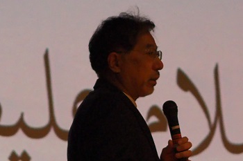 イスラームについて講演する小杉泰教授