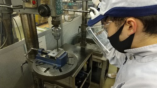 ボール盤による実習風景